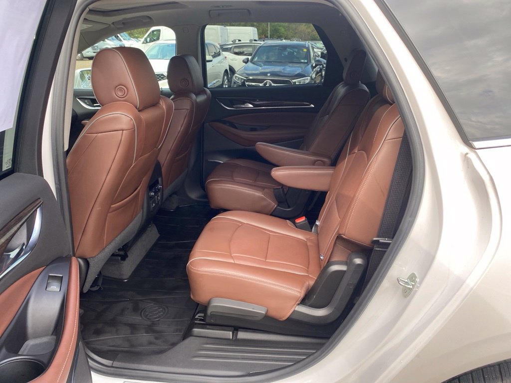 Used 2018 Buick Enclave Avenir w/ Avenir Technology Package AWD/4WD image 17