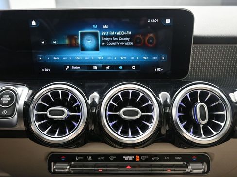 Used 2021 Mercedes-Benz GLB 250 GLB 250 w/ Premium Package image 11