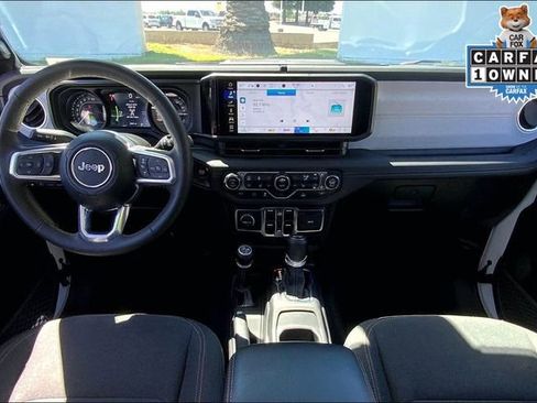 Used 2024 Jeep Wrangler Unlimited Sahara AWD/4WD image 15