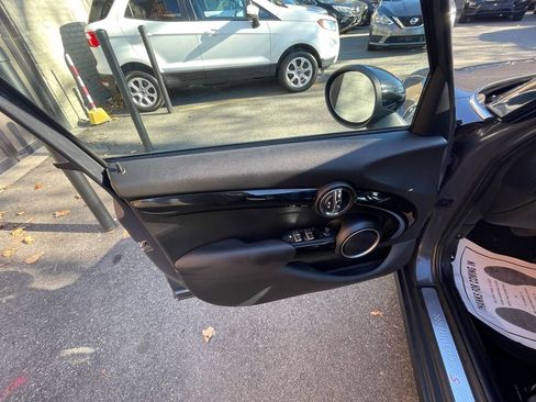 Used 2015 MINI Cooper S image 12