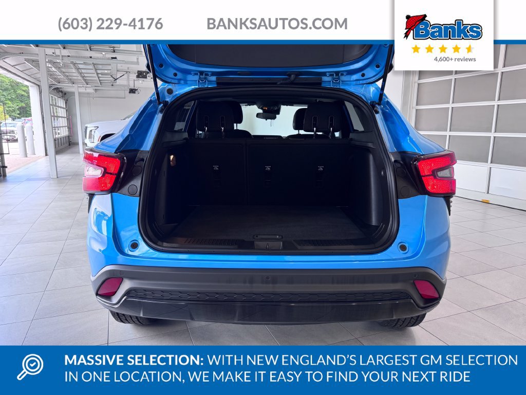 Used 2025 Chevrolet Trax RS w/ Sunroof Package FWD image 8