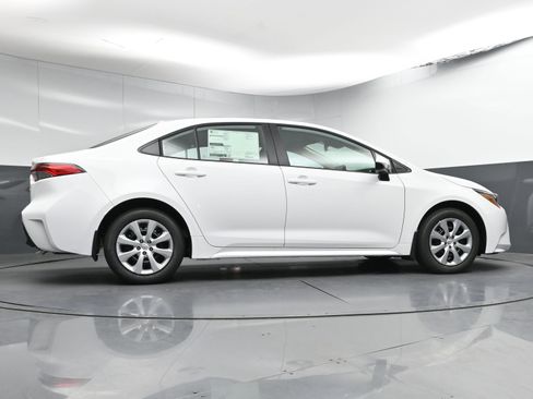 New 2026 Toyota Corolla LE image 18