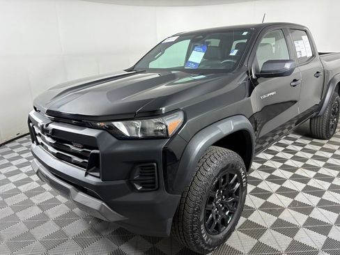 Used 2024 Chevrolet Colorado Trail Boss image 3