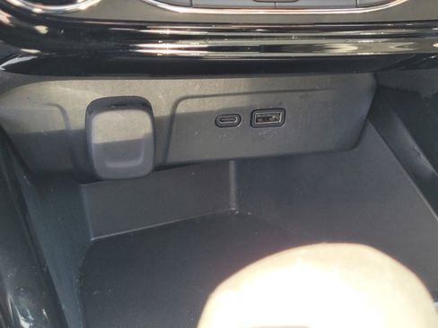 Used 2024 Chevrolet Trax RS FWD image 21