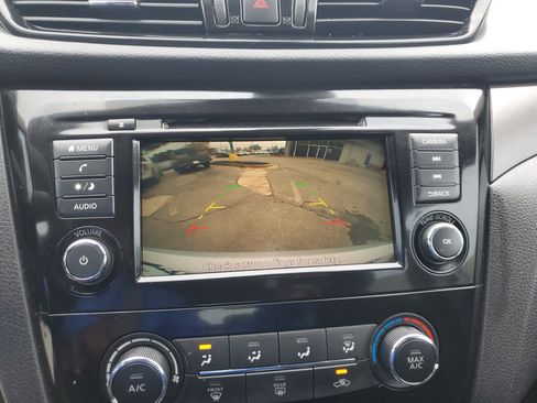 Used 2021 Nissan Rogue Sport S image 23