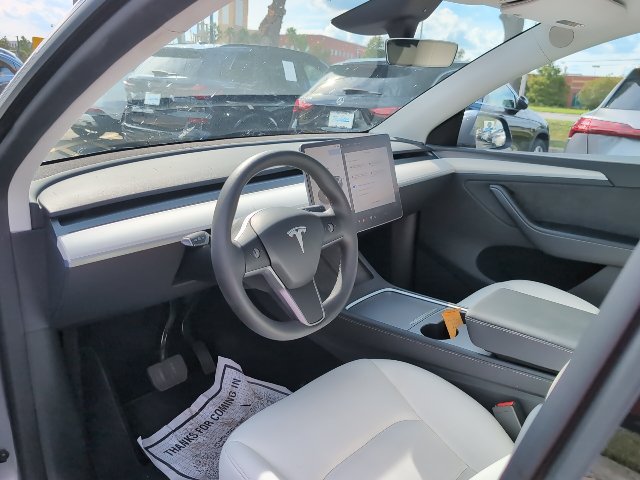 Used 2025 Tesla Model Y Long Range AWD/4WD image 8