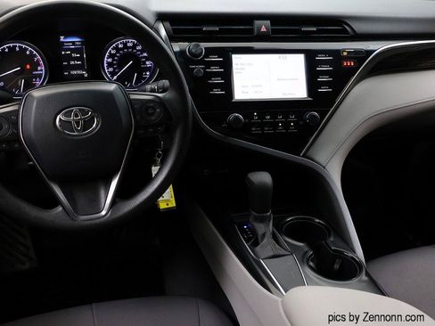 Used 2018 Toyota Camry LE FWD image 16