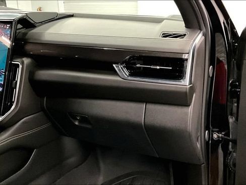 Used 2025 GMC Yukon XL Elevation w/ Elevation Premium Package AWD/4WD image 19