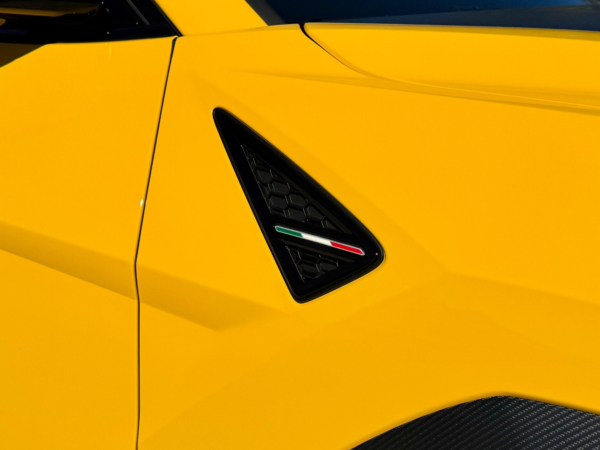 Used 2024 Lamborghini Urus Performante AWD/4WD image 78