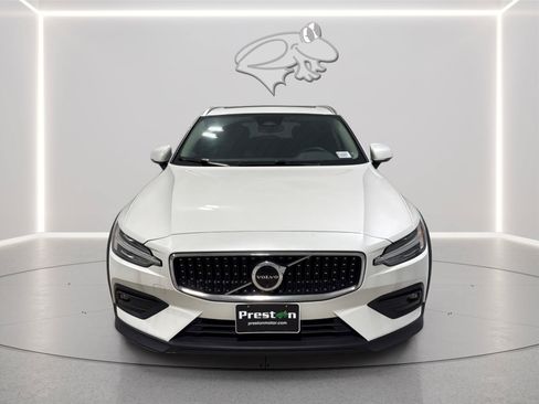 Used 2025 Volvo V60 B5 Cross Country Plus AWD/4WD image 8