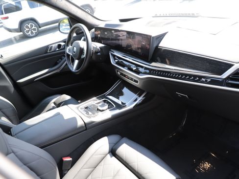 Used 2023 BMW X7 xDrive40i w/ M Sport Package AWD/4WD image 10