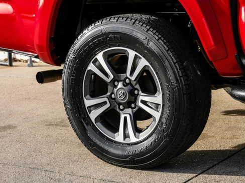 Used 2016 Toyota Tacoma TRD Sport w/ Towing Package image 54