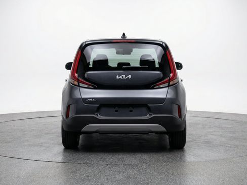 Used 2025 Kia Soul LX w/ LX Technology Package FWD image 7