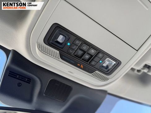 Used 2025 Ford Expedition Platinum image 37