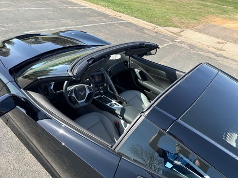 Used 2019 Chevrolet Corvette Stingray Coupe w/ Z51 1LT RWD image 15