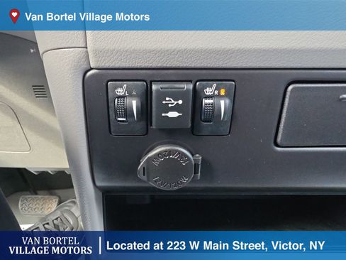 Used 2019 Toyota Sienna XLE w/ XLE Navigation Package FWD image 23