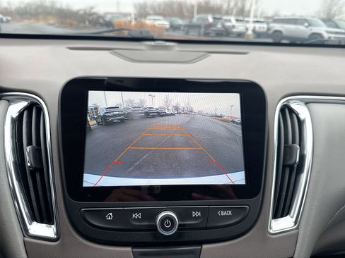 Used 2017 Chevrolet Malibu LT w/ Leather Package image 19