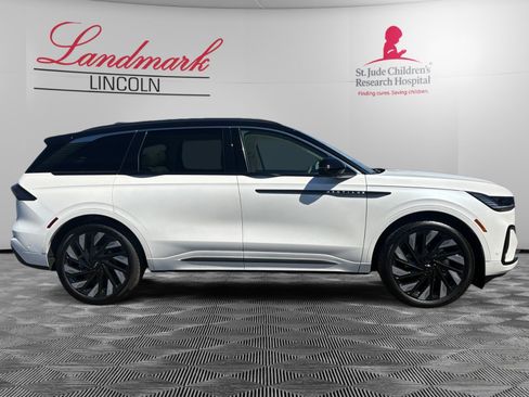 Certified 2024 Lincoln Nautilus Black Label w/ Jet Appearance Package (87T) AWD/4WD image 6