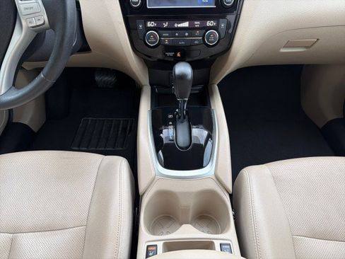Used 2016 Nissan Rogue SL w/ SL Premium Package FWD image 18