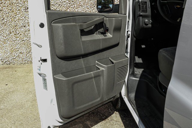 Used 2020 Chevrolet Express 3500 w/ Driver Convenience Package RWD image 28