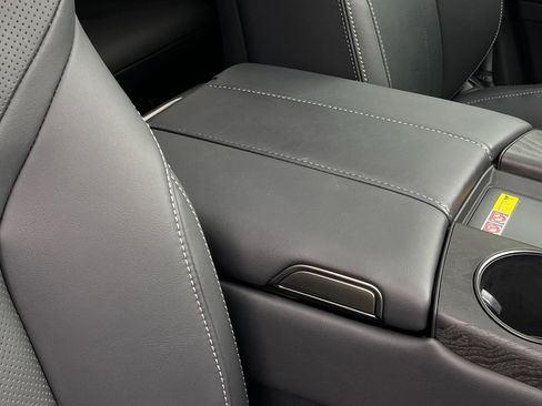 Used 2025 Lexus LX 600 4WD w/ Luxury Package image 44