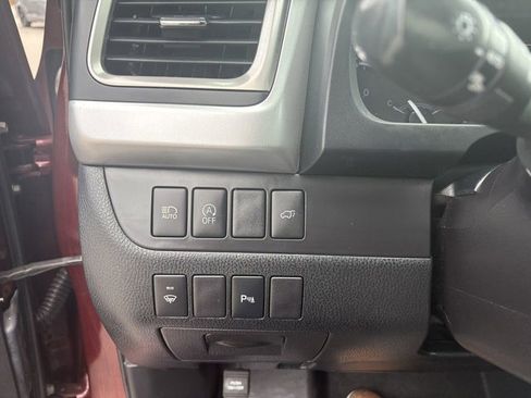 Used 2018 Toyota Highlander FWD V6 image 23