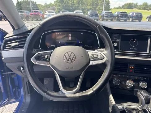 Used 2024 Volkswagen Jetta SE FWD image 10