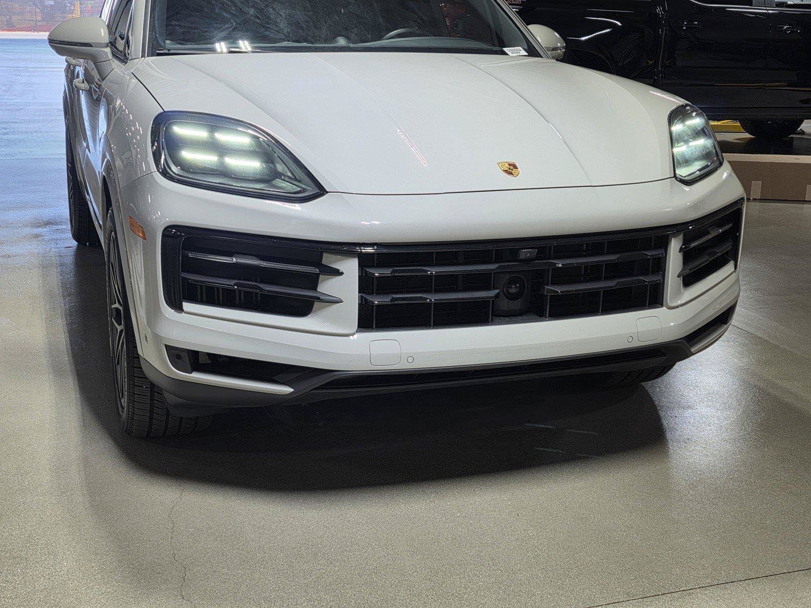 Used 2024 Porsche Cayenne Coupe AWD/4WD image 9
