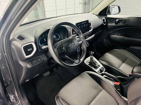 Used 2024 Hyundai Venue Limited FWD image 22