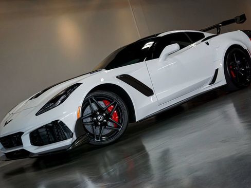 Used 2019 Chevrolet Corvette ZR1 w/ ZTK Track Performance Package RWD image 32