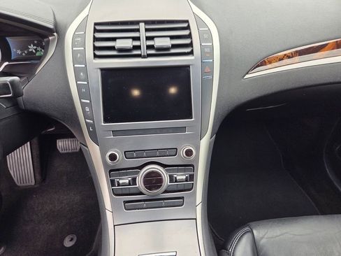 Used 2019 Lincoln MKZ Reserve FWD image 15