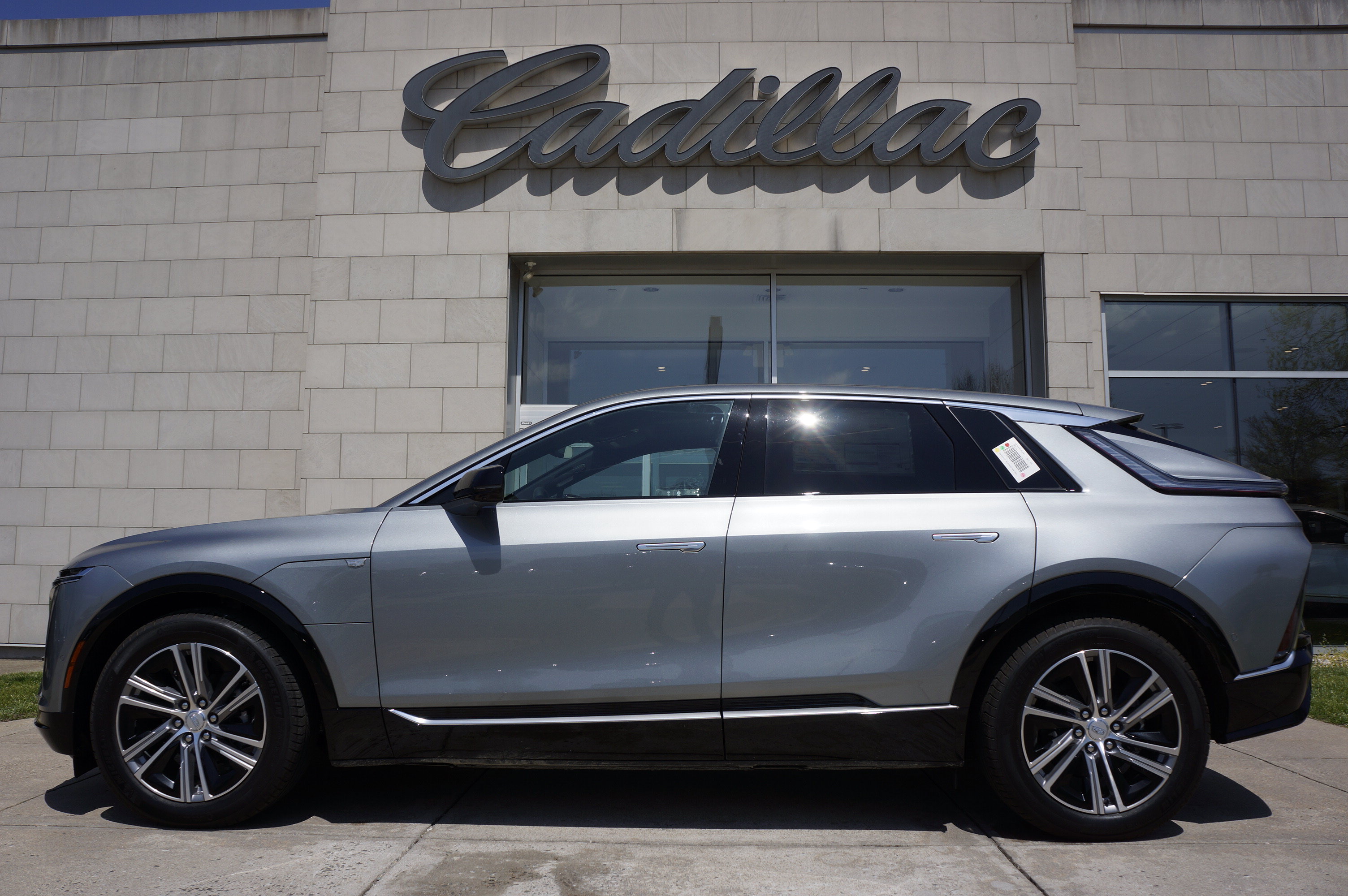 Used 2024 Cadillac Lyriq Tech RWD image 10