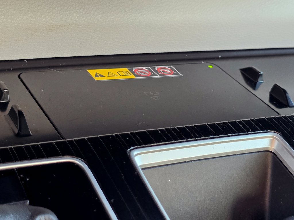 Used 2025 Toyota Sienna XSE AWD/4WD image 9