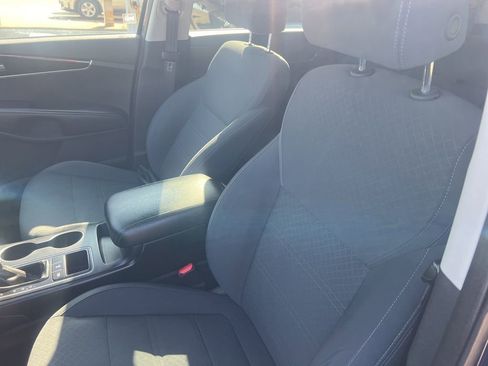 Used 2018 Kia Sorento LX image 5