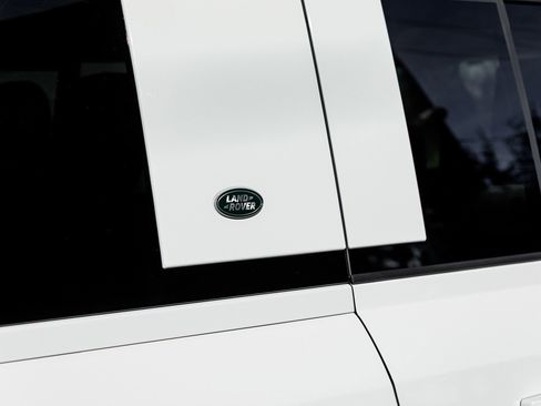 Used 2023 Land Rover Defender 130 SE image 6