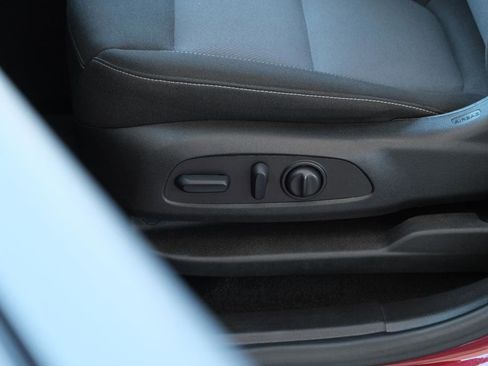 Used 2025 Chevrolet Blazer LT image 32