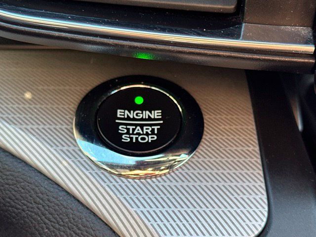 Used 2020 Ford Explorer XLT w/ Equipment Group 202A AWD/4WD image 35