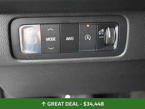 Used 2024 Chevrolet Traverse LT AWD/4WD image 32