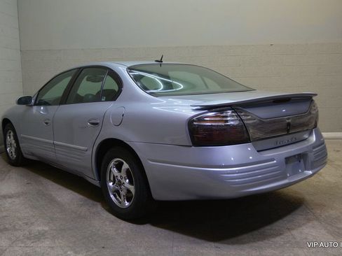 Used 2005 Pontiac Bonneville SE image 3