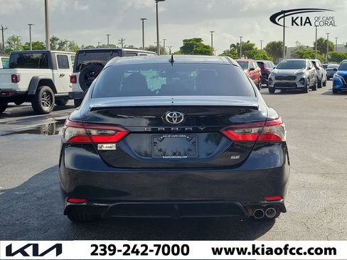 Used 2023 Toyota Camry SE FWD image 5