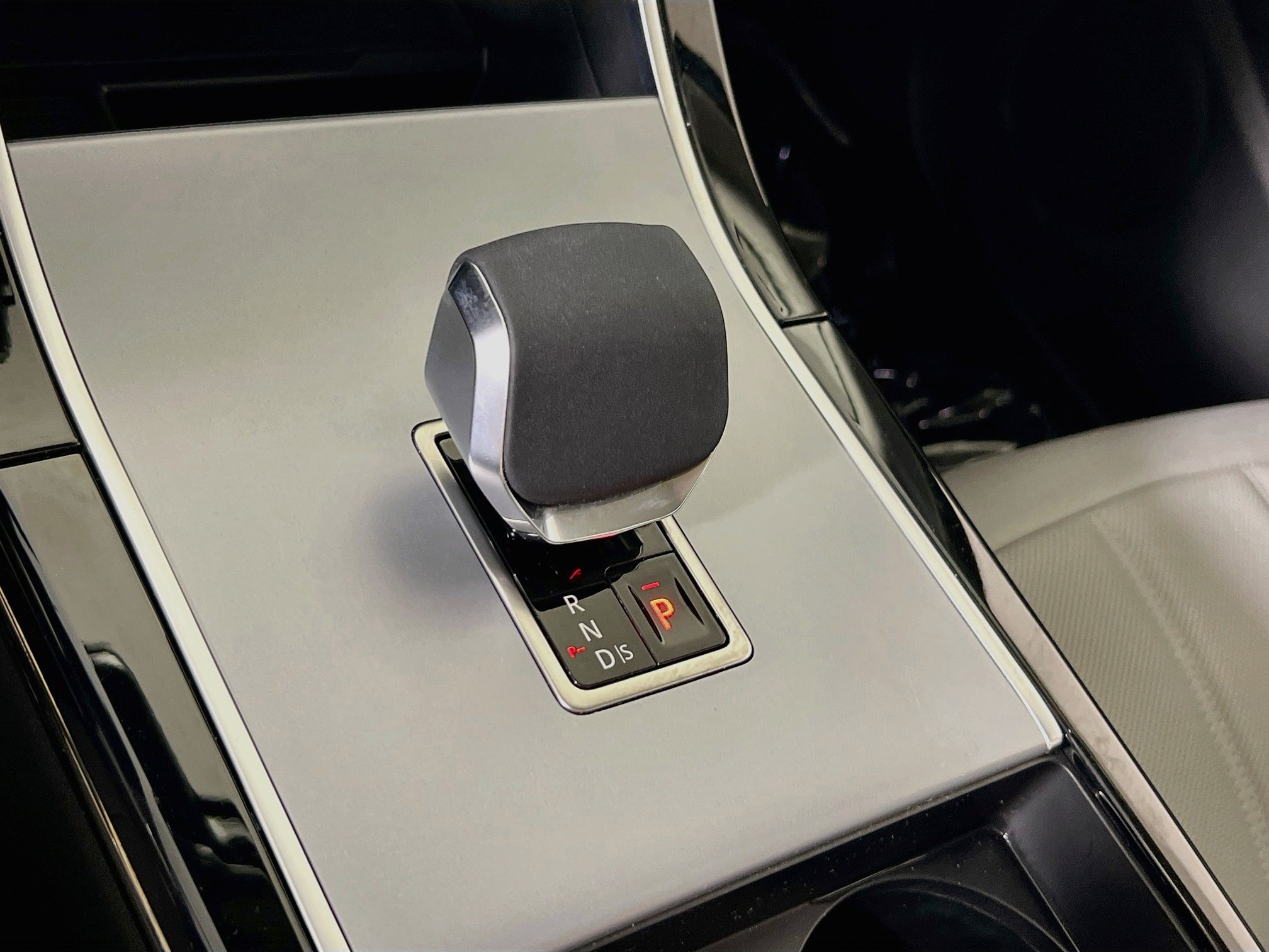 Used 2024 Land Rover Range Rover Evoque S AWD/4WD image 17