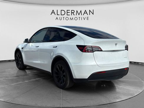 Used 2023 Tesla Model Y AWD image 3