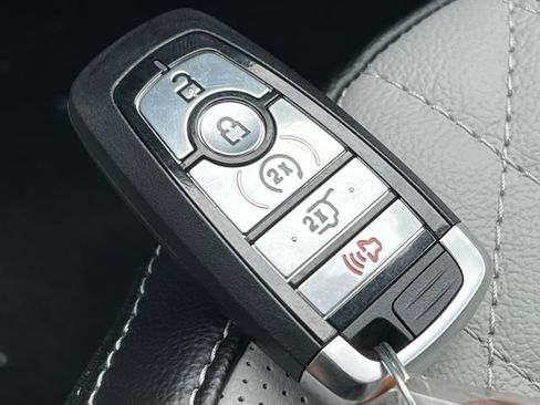 New 2024 Ford Escape SE w/ PHEV Premium Package FWD image 29