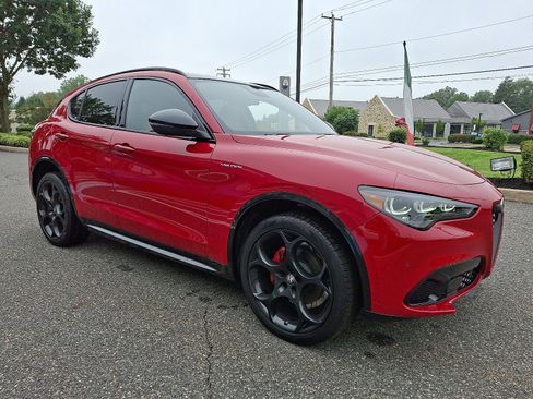New 2024 Alfa Romeo Stelvio Veloce AWD/4WD image 2
