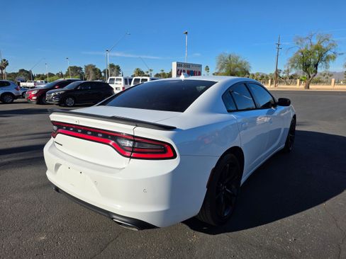 Used 2017 Dodge Charger SXT w/ Blacktop Package image 5