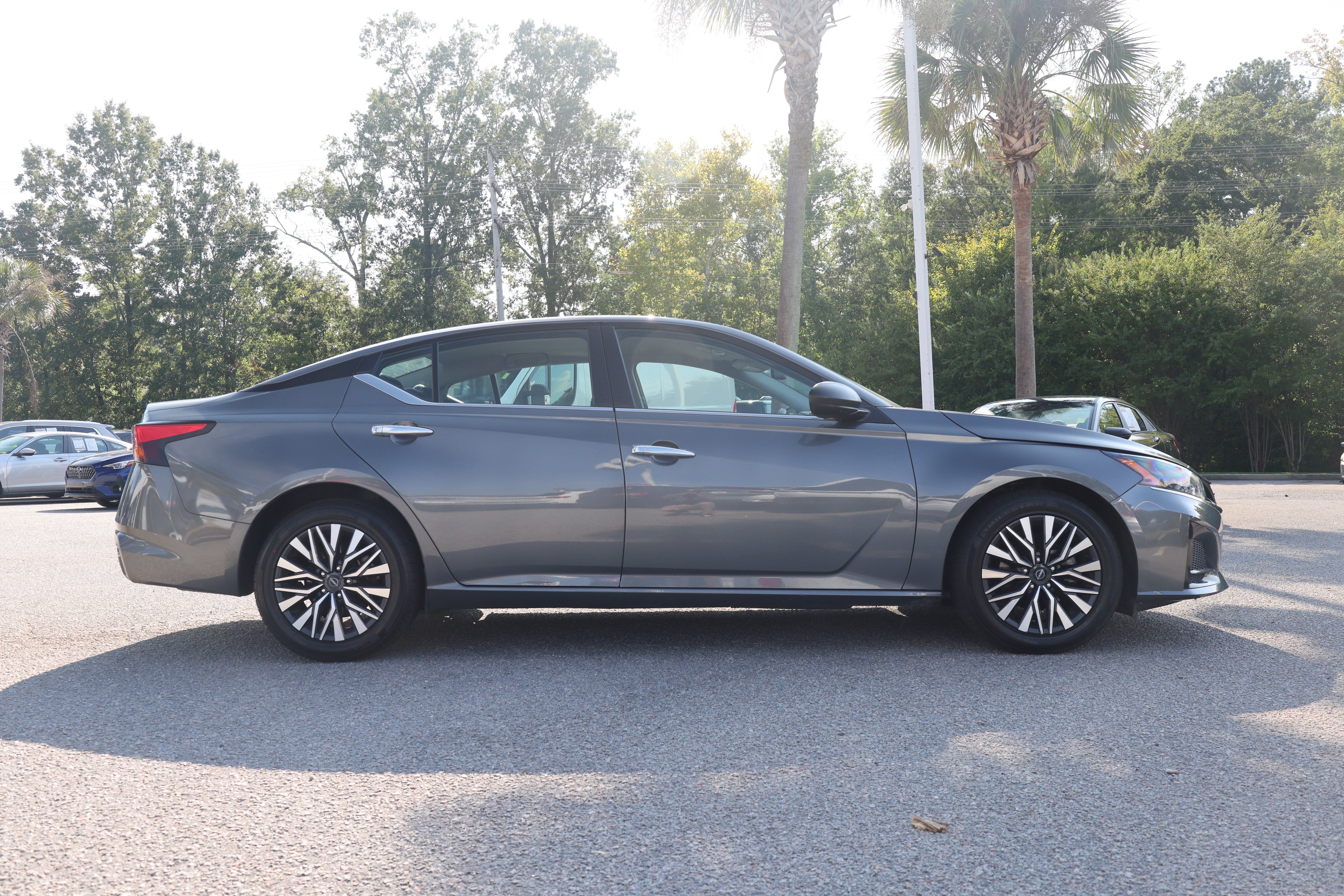 Used 2025 Nissan Altima 2.5 SV FWD image 5