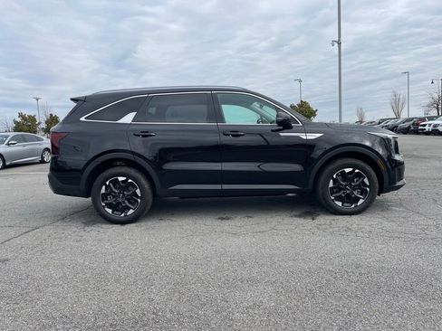 Used 2025 Kia Sorento S image 9