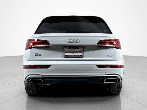 Used 2023 Audi Q5 e Premium w/ Convenience Package image 4