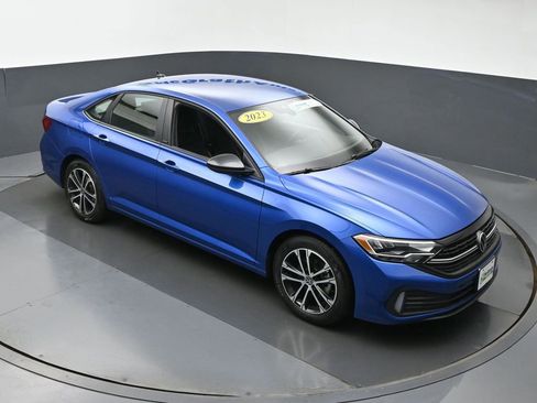 Used 2023 Volkswagen Jetta Sport image 3