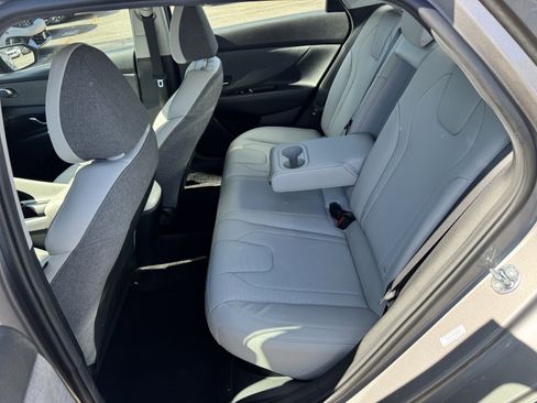Used 2023 Hyundai Elantra Limited image 20